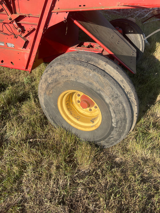 1460 IH Combine for salvage