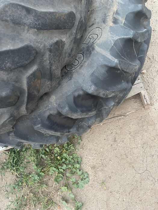 385/85R34 GOODYEAR DYNATORQUE TIRES MOUNTED ON JD 4700 SPRAYER RIMS