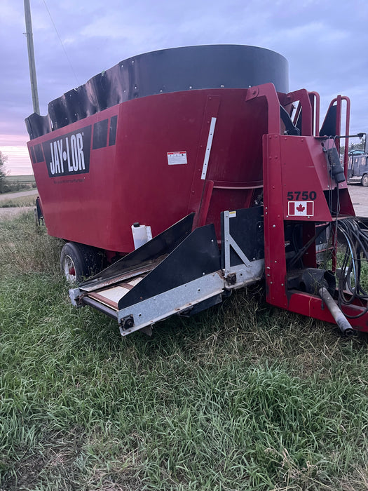 Used 2018 5750 Jaylor feed mixer wagon.